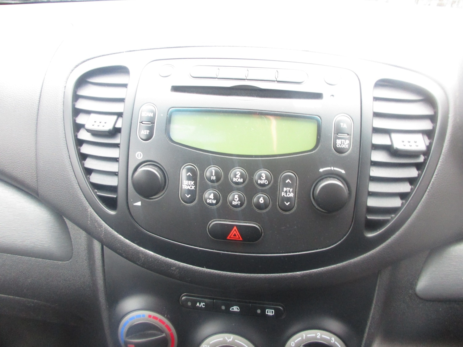 Used Hyundai i10 2011 for sale - 75265540: Photo 20