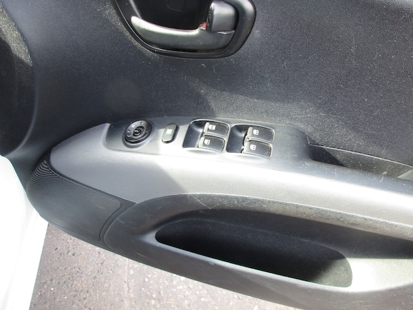 Used Hyundai i10 2011 for sale - 75265540: Photo 6