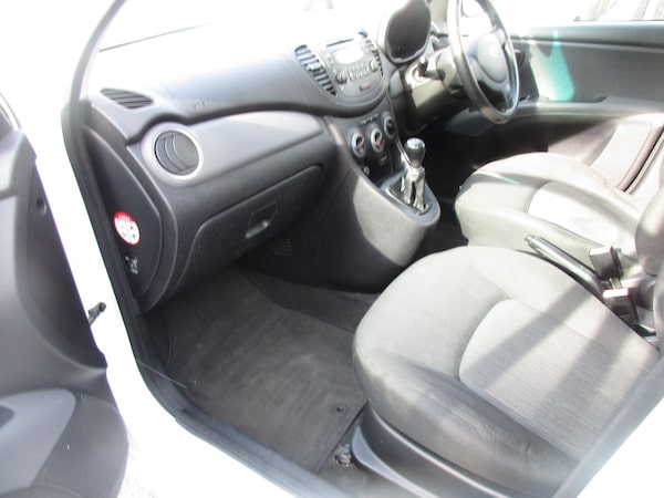 Used Hyundai i10 2011 for sale - 75265540: Photo 8