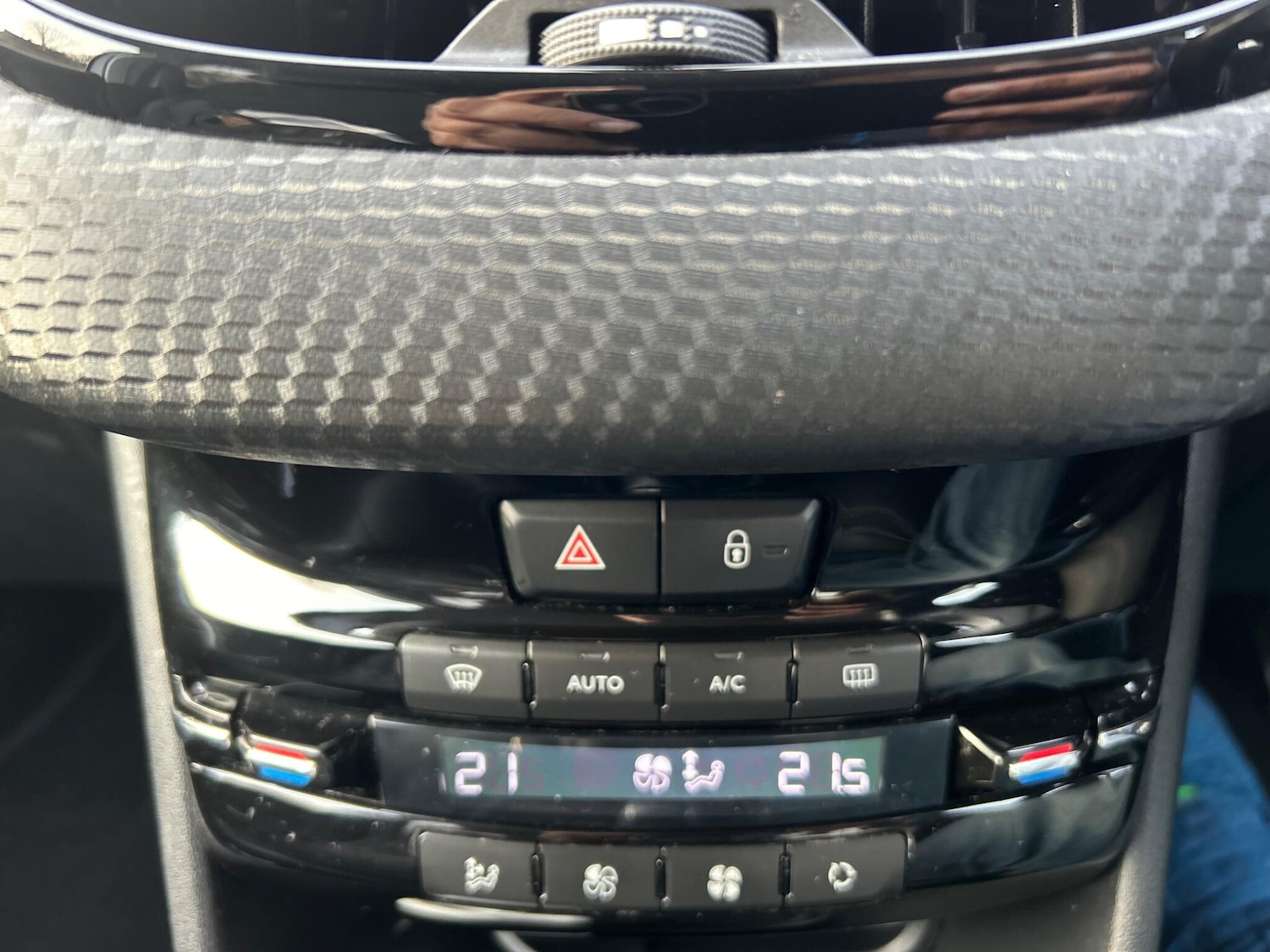 Used Peugeot 2008 2015 for sale - 78047954: Photo 23