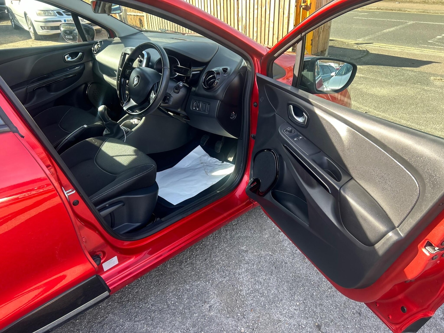 Used Renault Clio 2015 for sale - 78148178: Photo 10