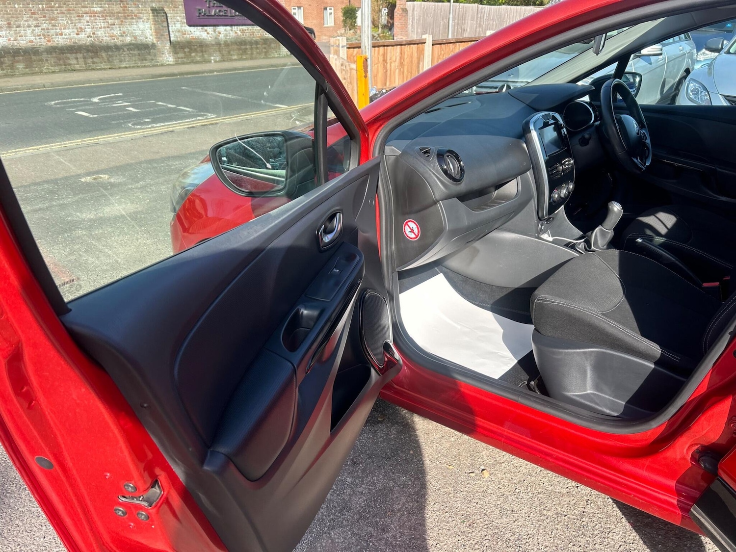 Used Renault Clio 2015 for sale - 78148178: Photo 15