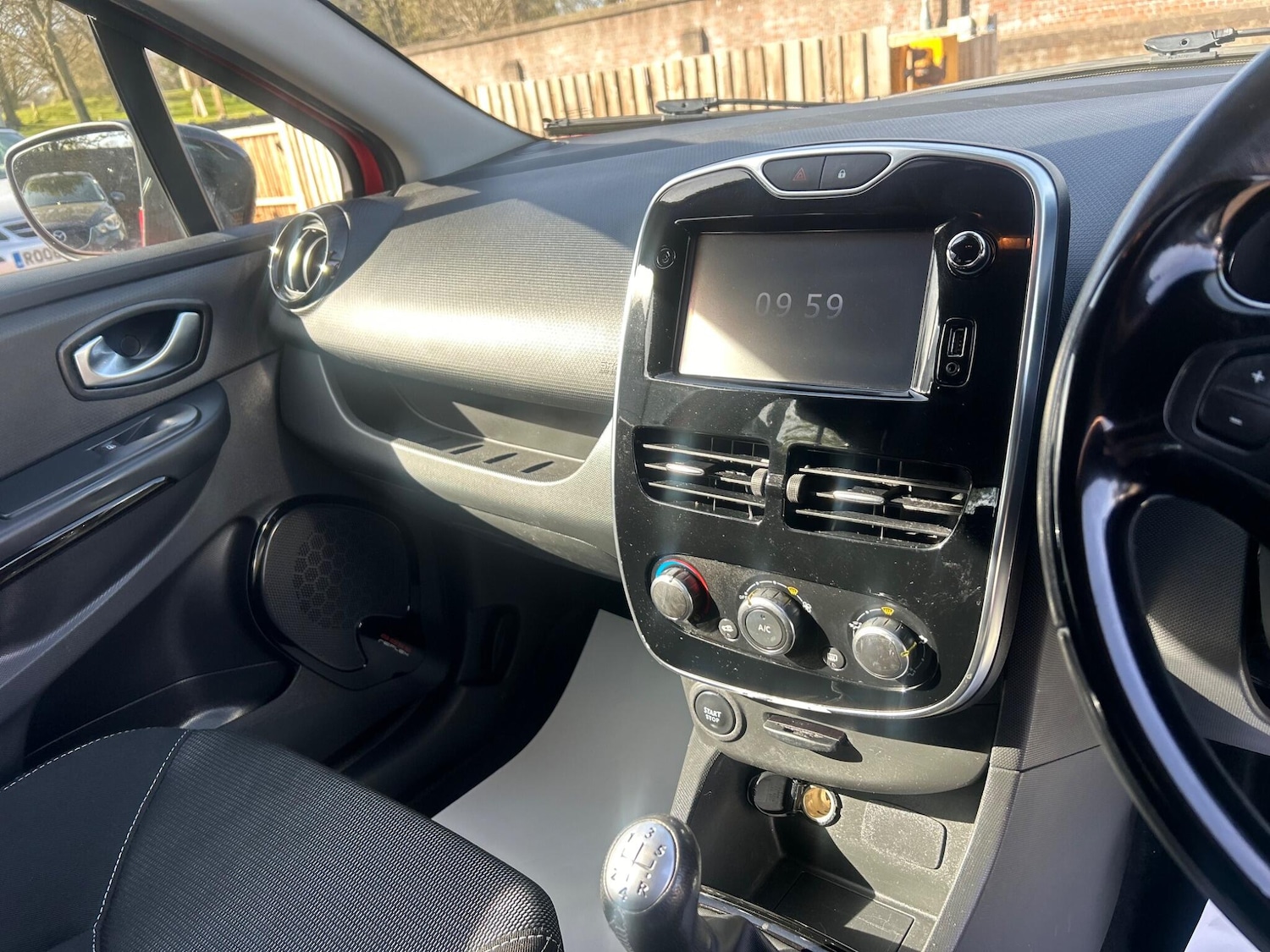 Used Renault Clio 2015 for sale - 78148178: Photo 26