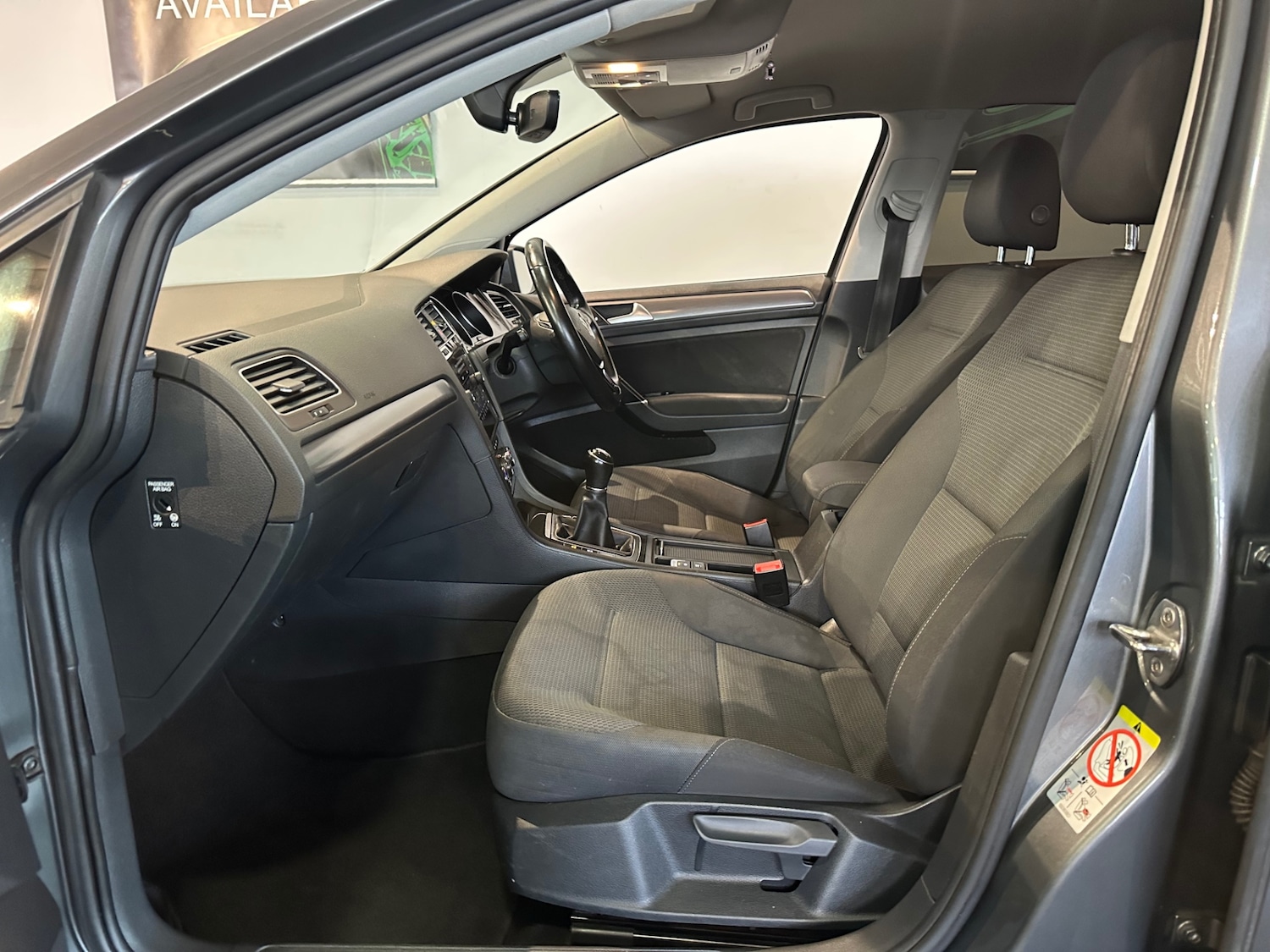 Used Volkswagen Golf 2017 for sale - 77208718: Photo 8