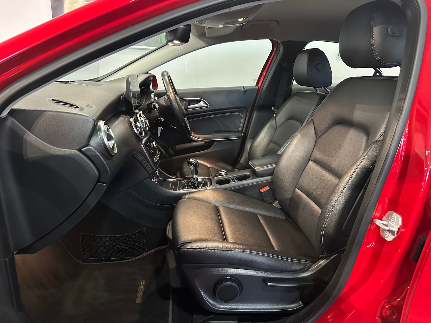 Used Mercedes-Benz A-Class 2016 for sale - 76946327: Photo 11