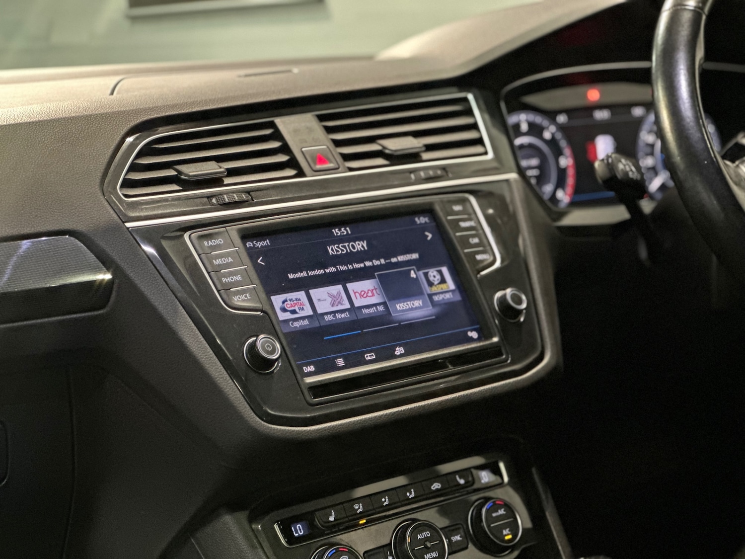 Used Volkswagen Tiguan 2016 for sale - 76960350: Photo 9