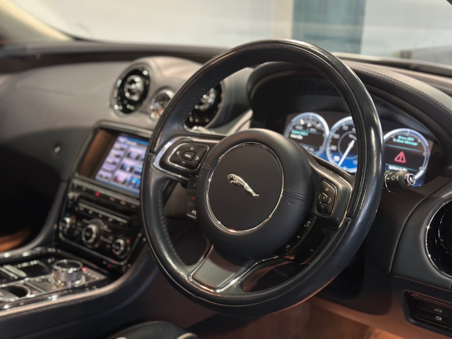 Used Jaguar XJ 2013 for sale - 77261466: Photo 10