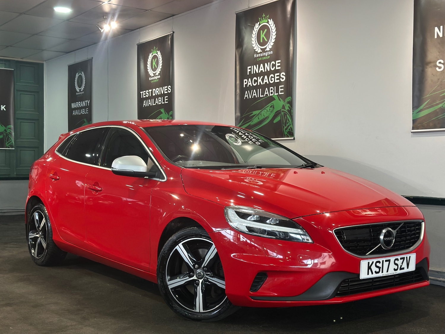 Used Volvo V40 2017 for sale - 77721646: Photo 1