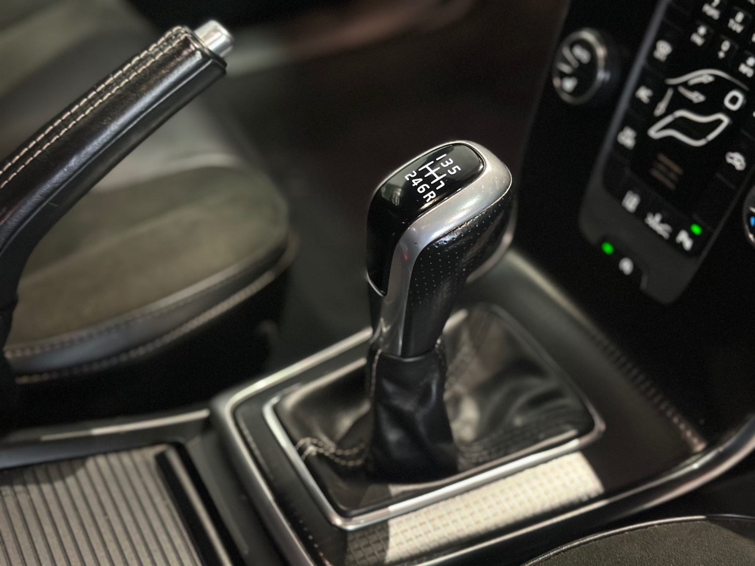 Used Volvo V40 2017 for sale - 77721646: Photo 11