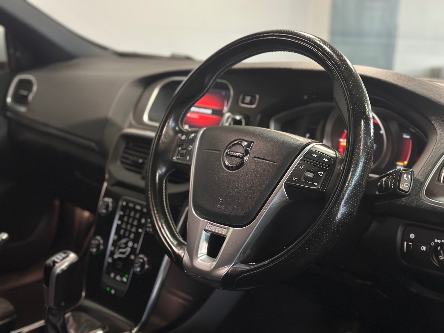 Used Volvo V40 2017 for sale - 77721646: Photo 8