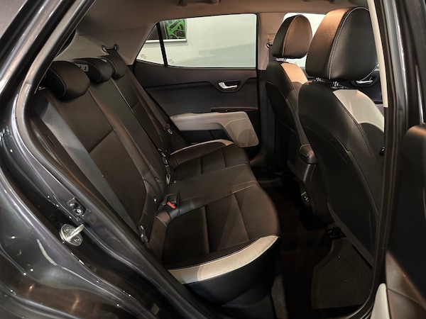 Used Kia Stonic 2018 for sale - 76293308: Photo 13