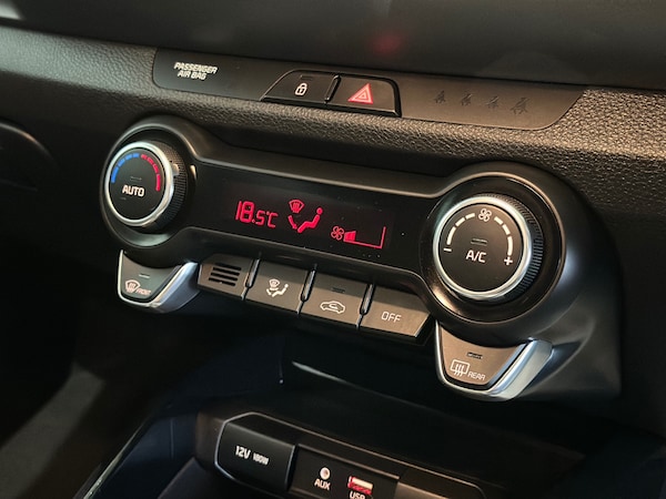 Used Kia Stonic 2018 for sale - 76293308: Photo 20