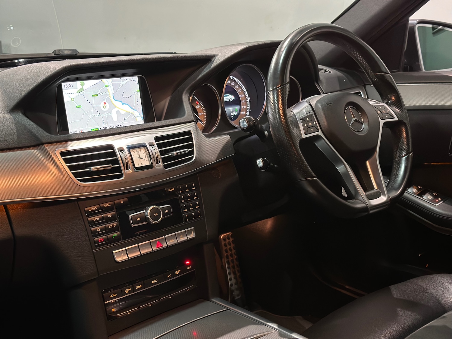 Used Mercedes-Benz E Class 2014 for sale - 76756891: Photo 8