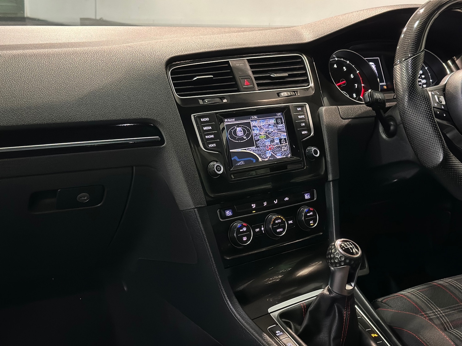 Used Volkswagen Golf 2015 for sale - 76713406: Photo 23