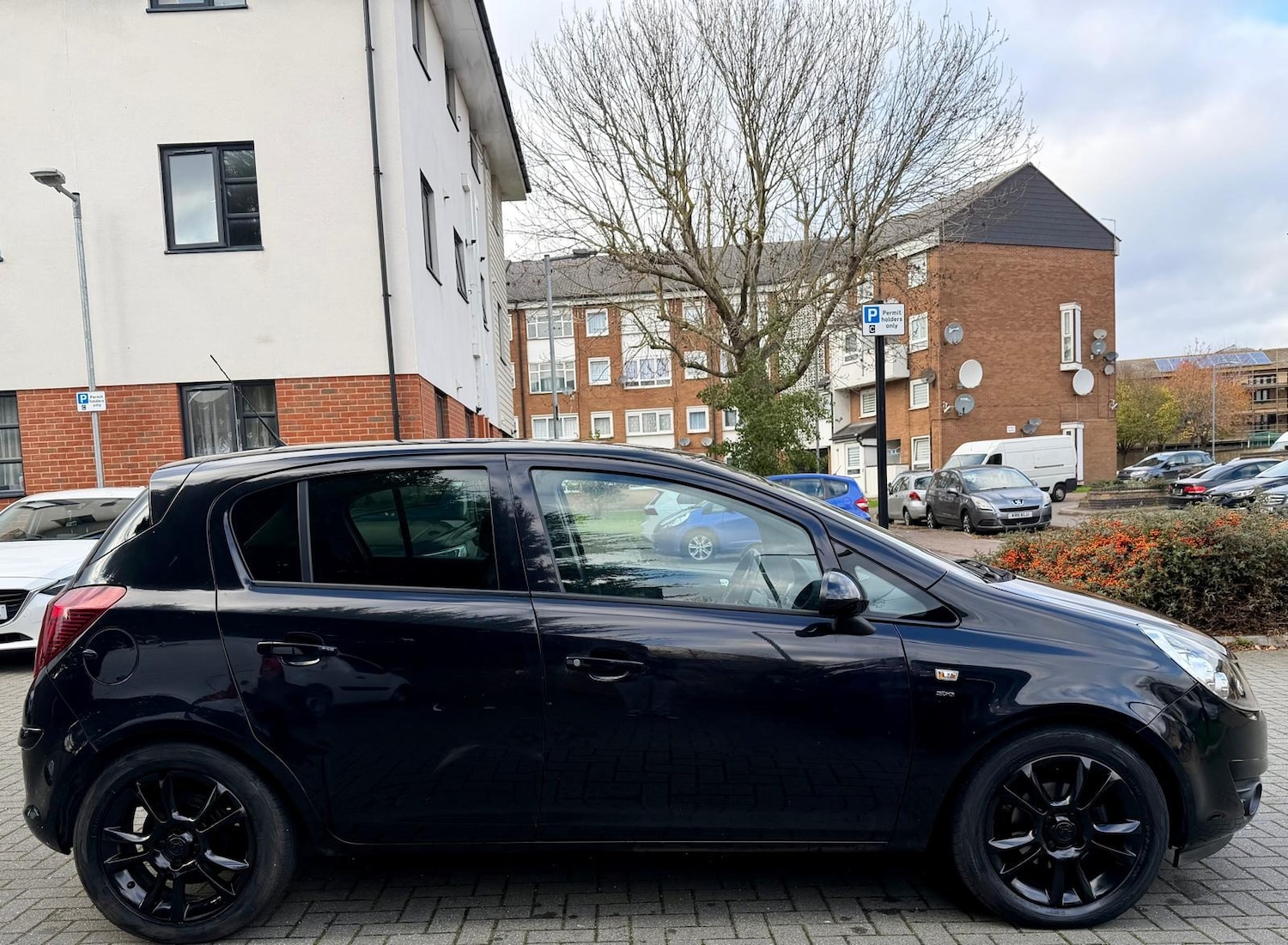 Used Vauxhall Corsa 2010 for sale - 76531011: Photo 2