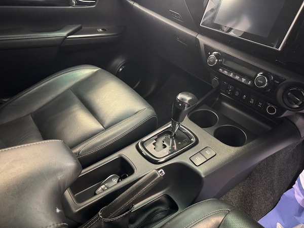 Used Toyota Hilux 2019 for sale - 74156065: Photo 9