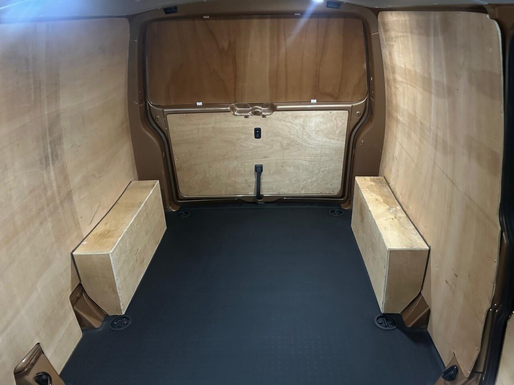 Used Volkswagen Transporter 2023 for sale - 76345230: Photo 5