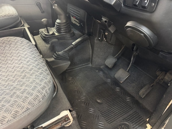 Used Land Rover Defender 1999 for sale - 75682595: Photo 9