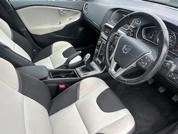 Used Volvo V40 Cross Country 2014 for sale - 76106155: Photo