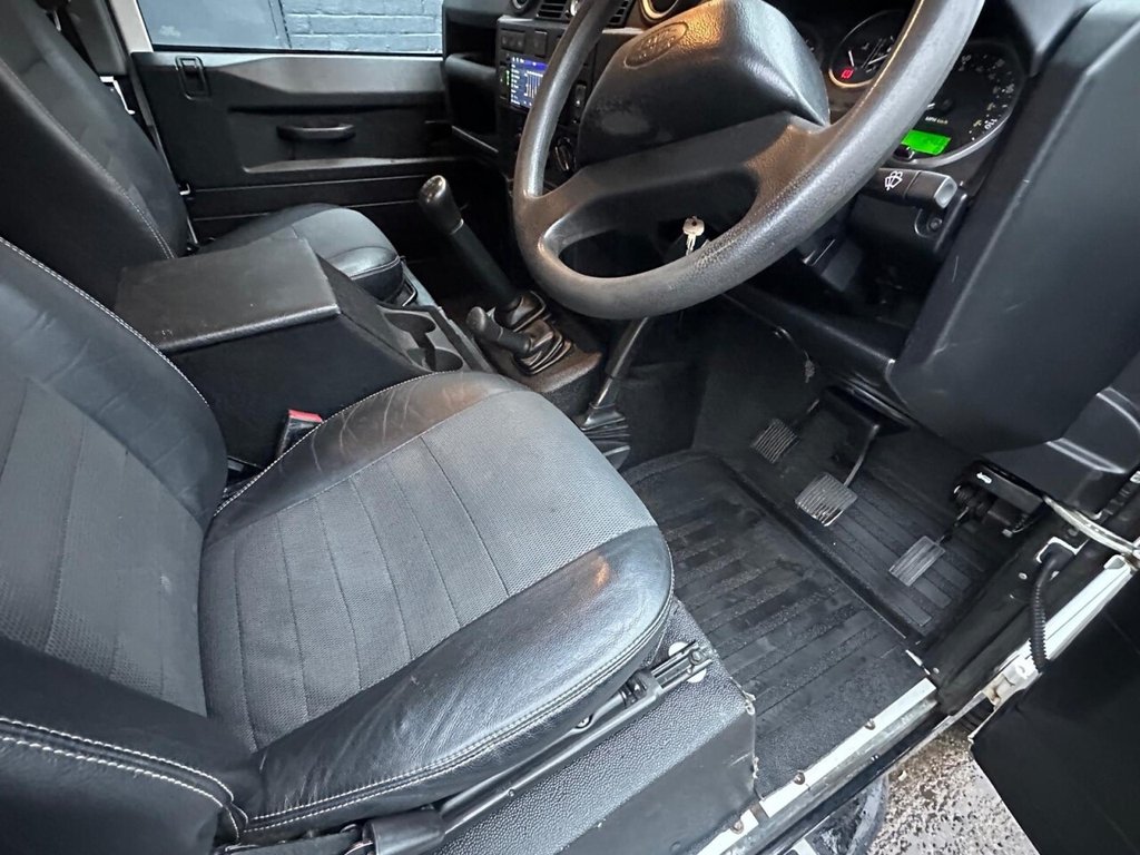 Used Land Rover Defender 2016 for sale - 76950265: Photo 15