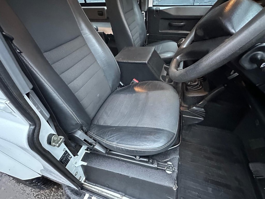 Used Land Rover Defender 2016 for sale - 76950265: Photo 16