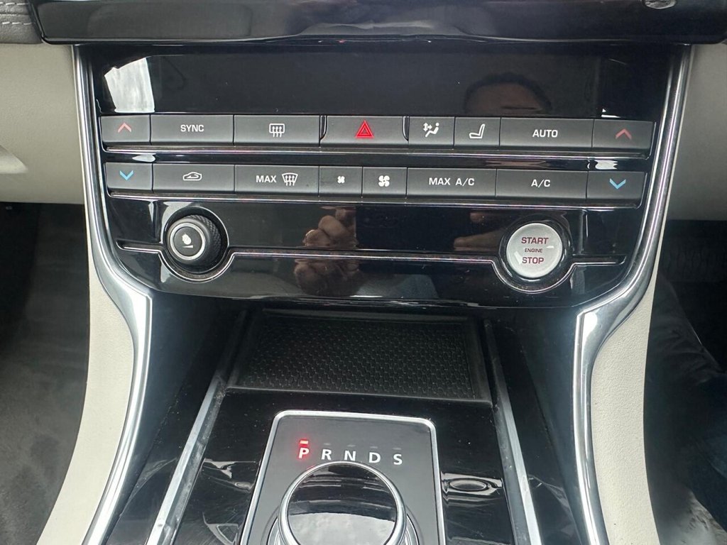 Used Jaguar XE 2016 for sale - 76223796: Photo 10