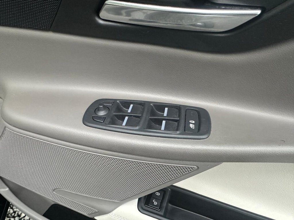 Used Jaguar XE 2016 for sale - 76223796: Photo 15