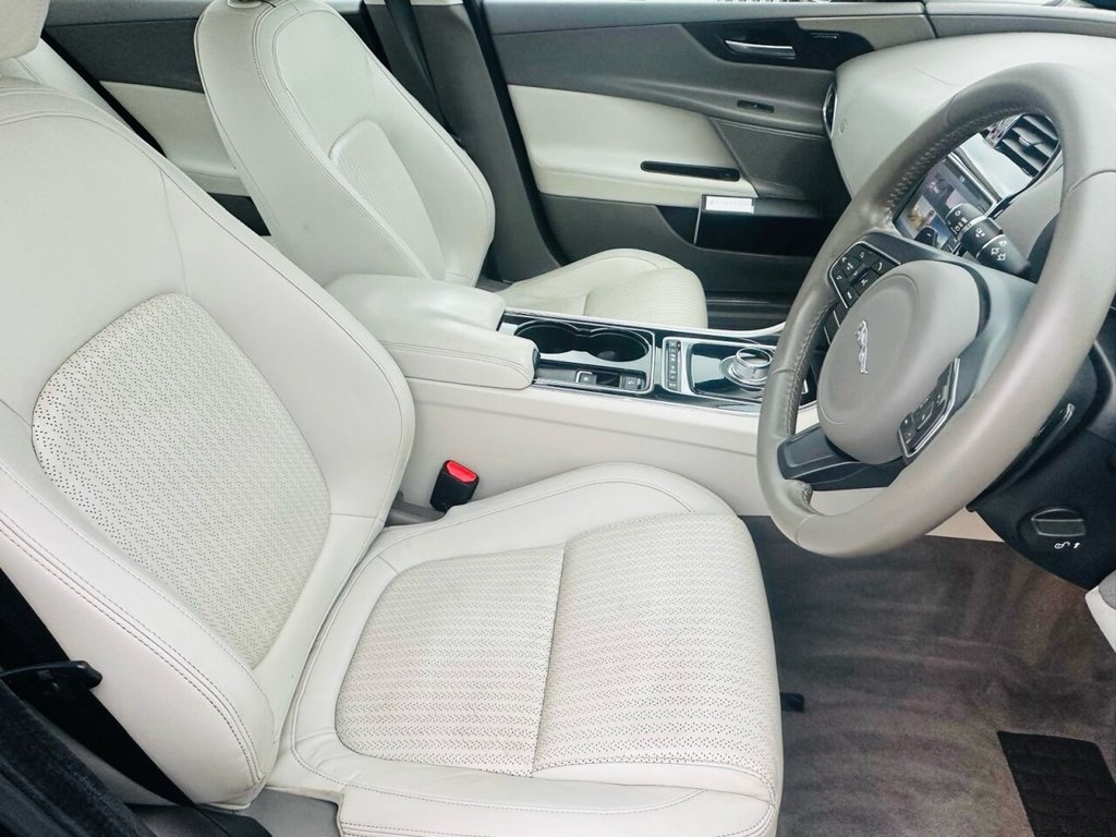 Used Jaguar XE 2016 for sale - 76223796: Photo 2