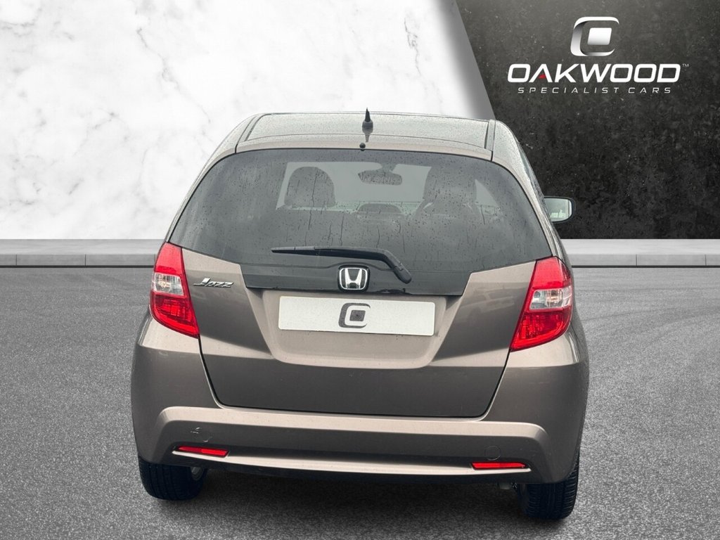Used Honda Jazz 2014 for sale - 76106038: Photo 10