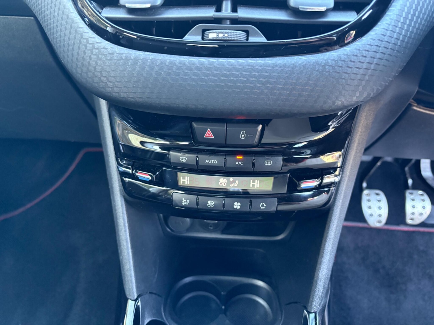 Used Peugeot 2008 2016 for sale - 76752448: Photo 14