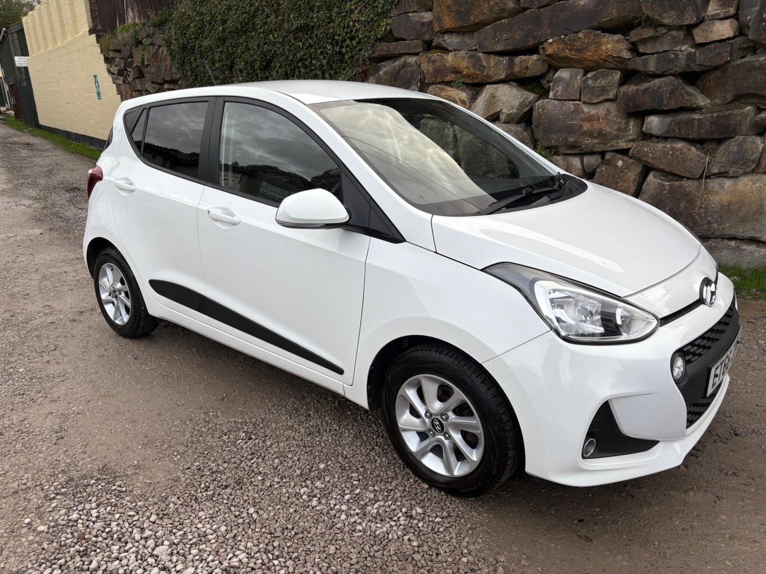 Used Hyundai i10 2017 for sale - 76485772: Photo 1