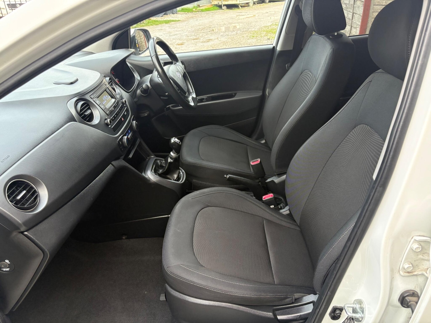 Used Hyundai i10 2017 for sale - 76485772: Photo 11