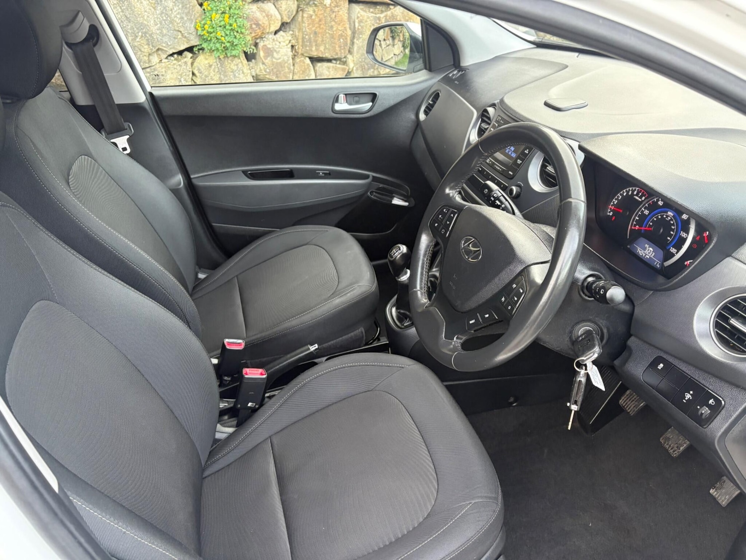Used Hyundai i10 2017 for sale - 76485772: Photo 12