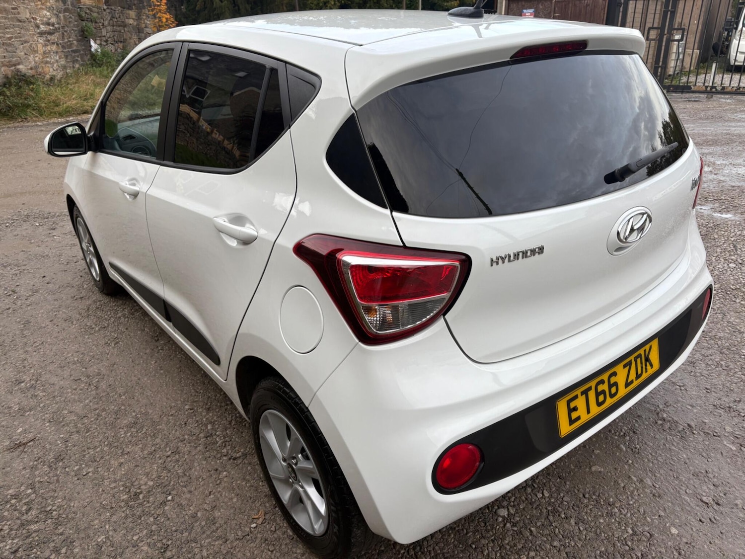 Used Hyundai i10 2017 for sale - 76485772: Photo 6