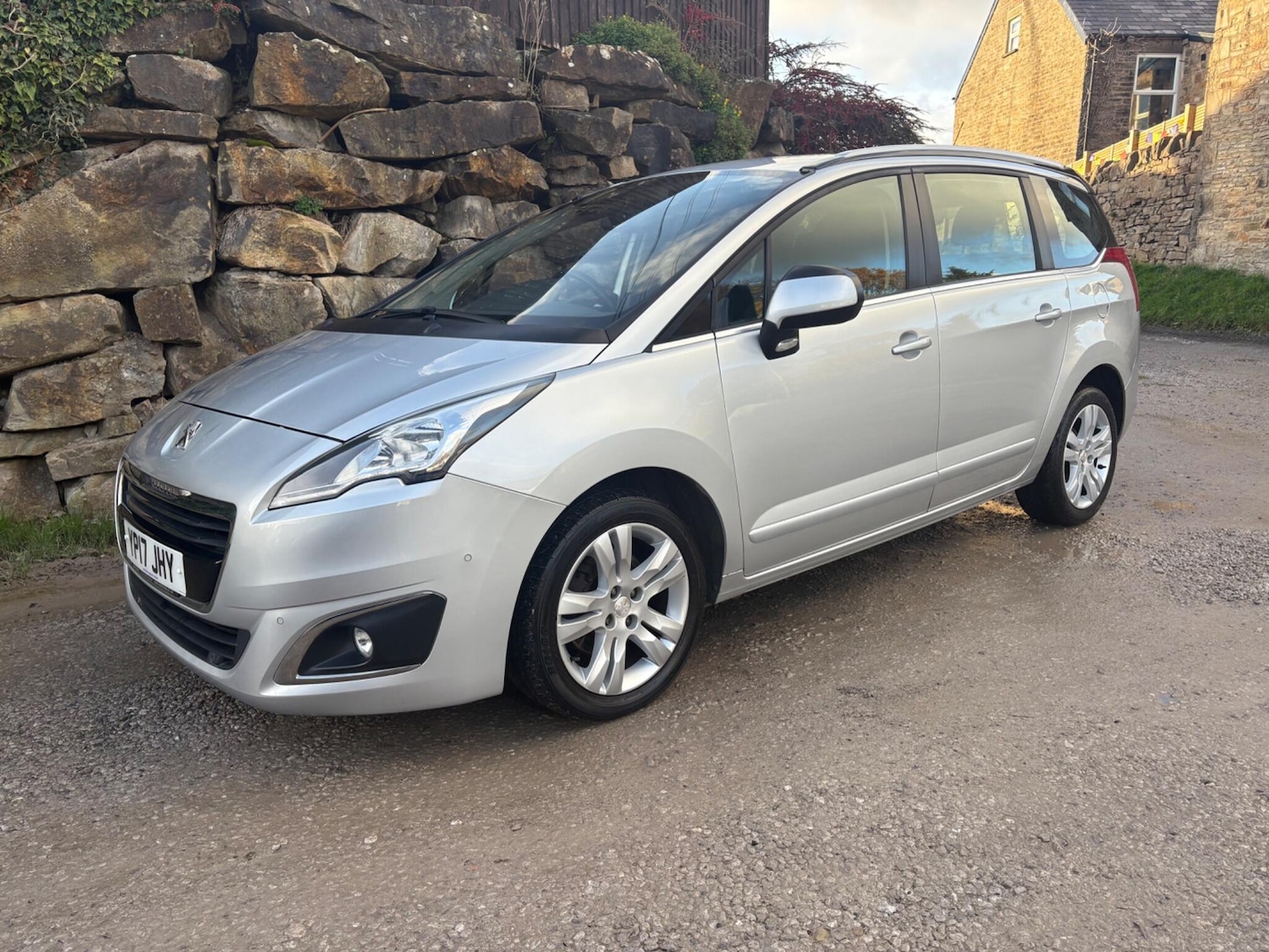 Used Peugeot 5008 2017 for sale - 76572243: Photo 1