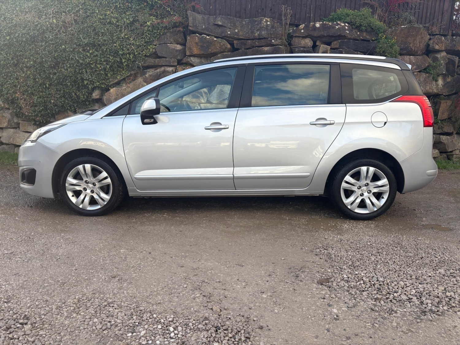 Used Peugeot 5008 2017 for sale - 76572243: Photo 3