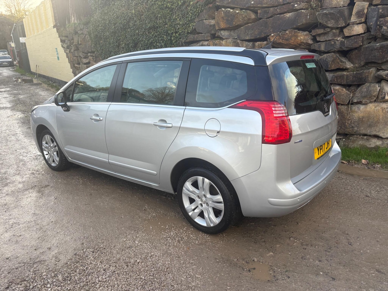 Used Peugeot 5008 2017 for sale - 76572243: Photo 5