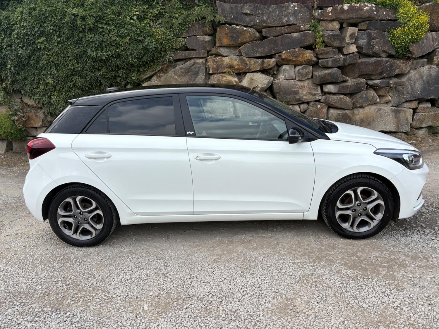 Used Hyundai i20 2020 for sale - 76486798: Photo 2