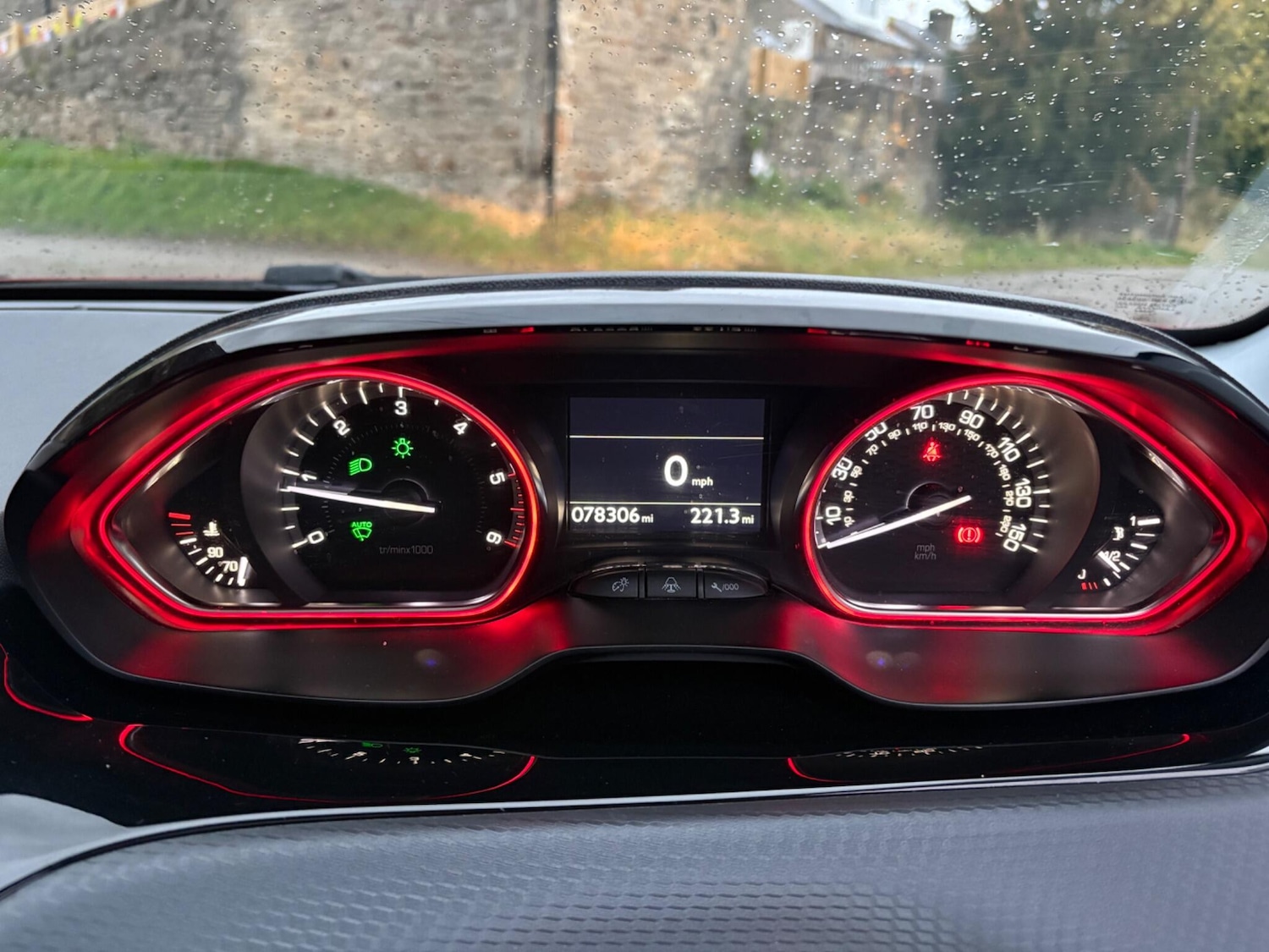 Used Peugeot 2008 2017 for sale - 76486796: Photo 18