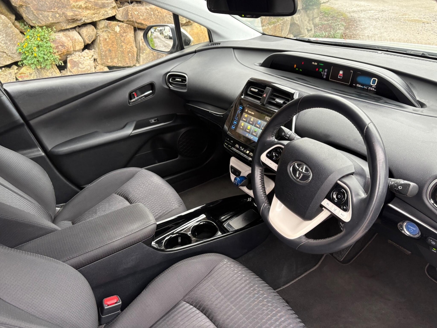 Used Toyota Prius 2017 for sale - 76486791: Photo 11