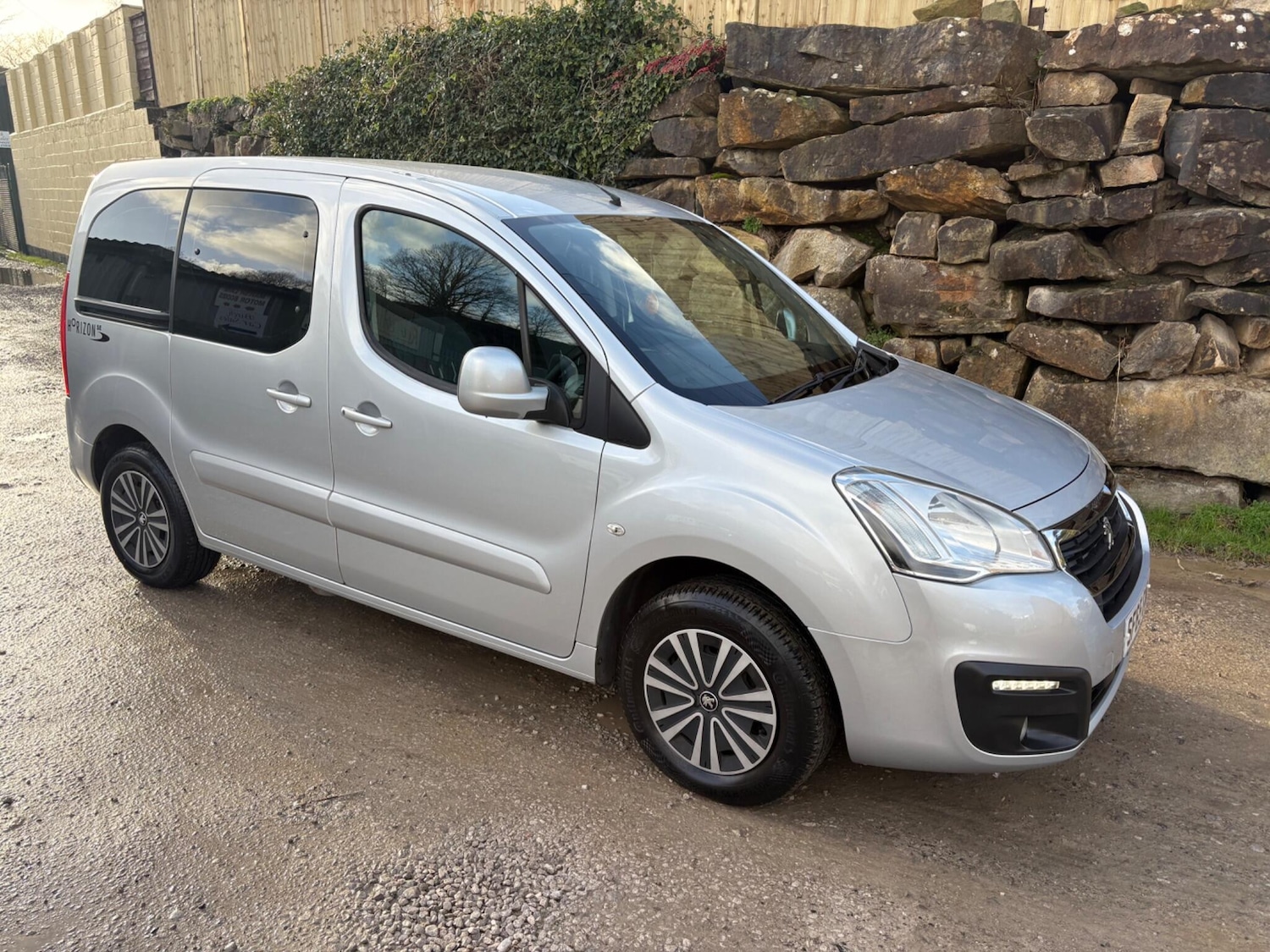 Used Peugeot Partner Tepee 2015 for sale - 76899268: Photo 1