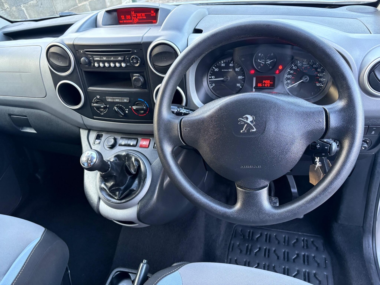 Used Peugeot Partner Tepee 2015 for sale - 76899268: Photo 14