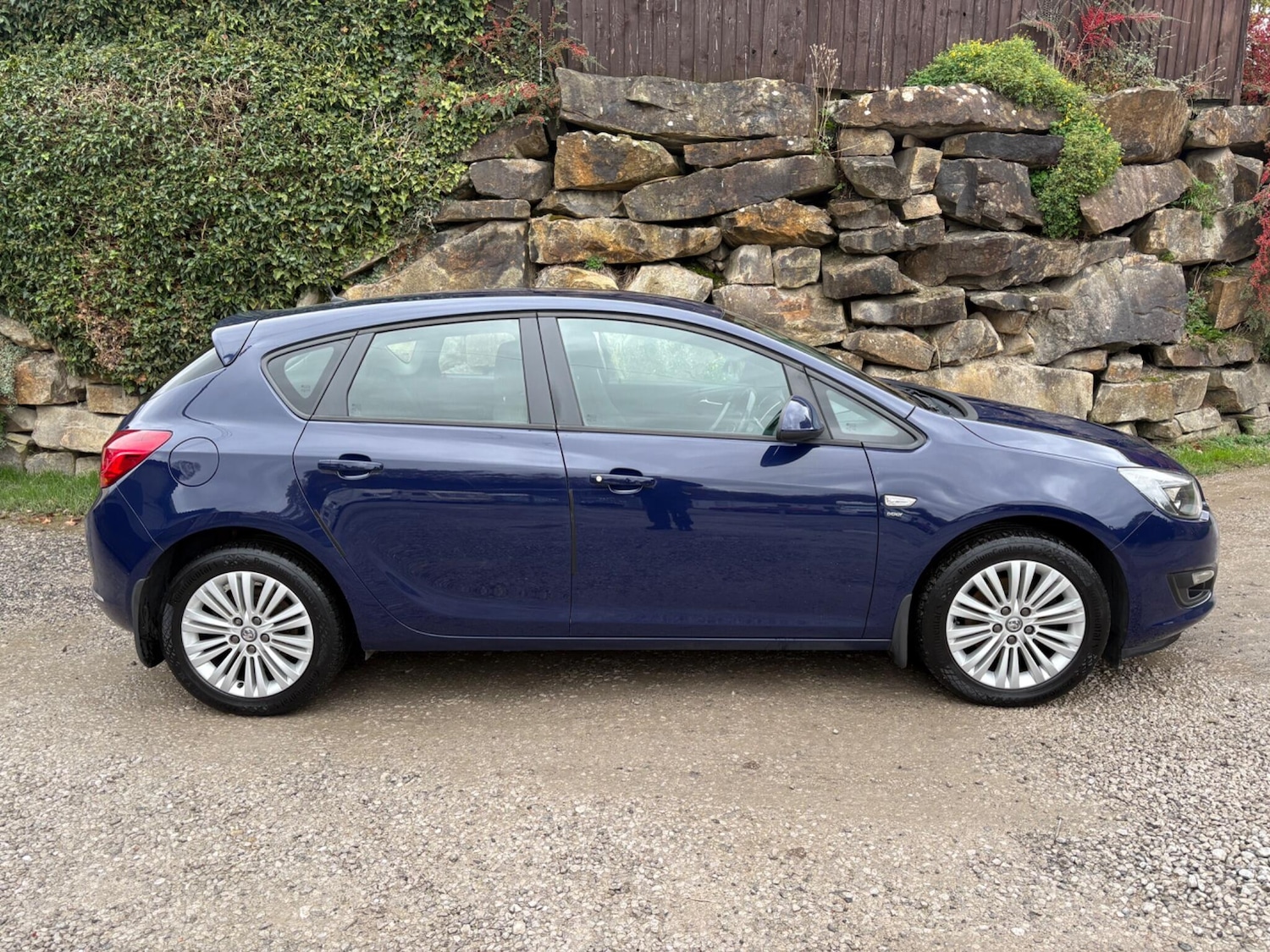Used Vauxhall Astra 2013 for sale - 76484659: Photo 2
