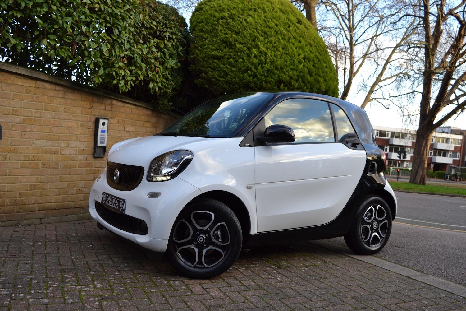 Used smart fortwo 2017 for sale - 76865417: Photo 1