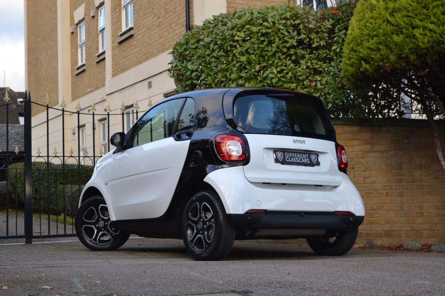 Used smart fortwo 2017 for sale - 76865417: Photo 2