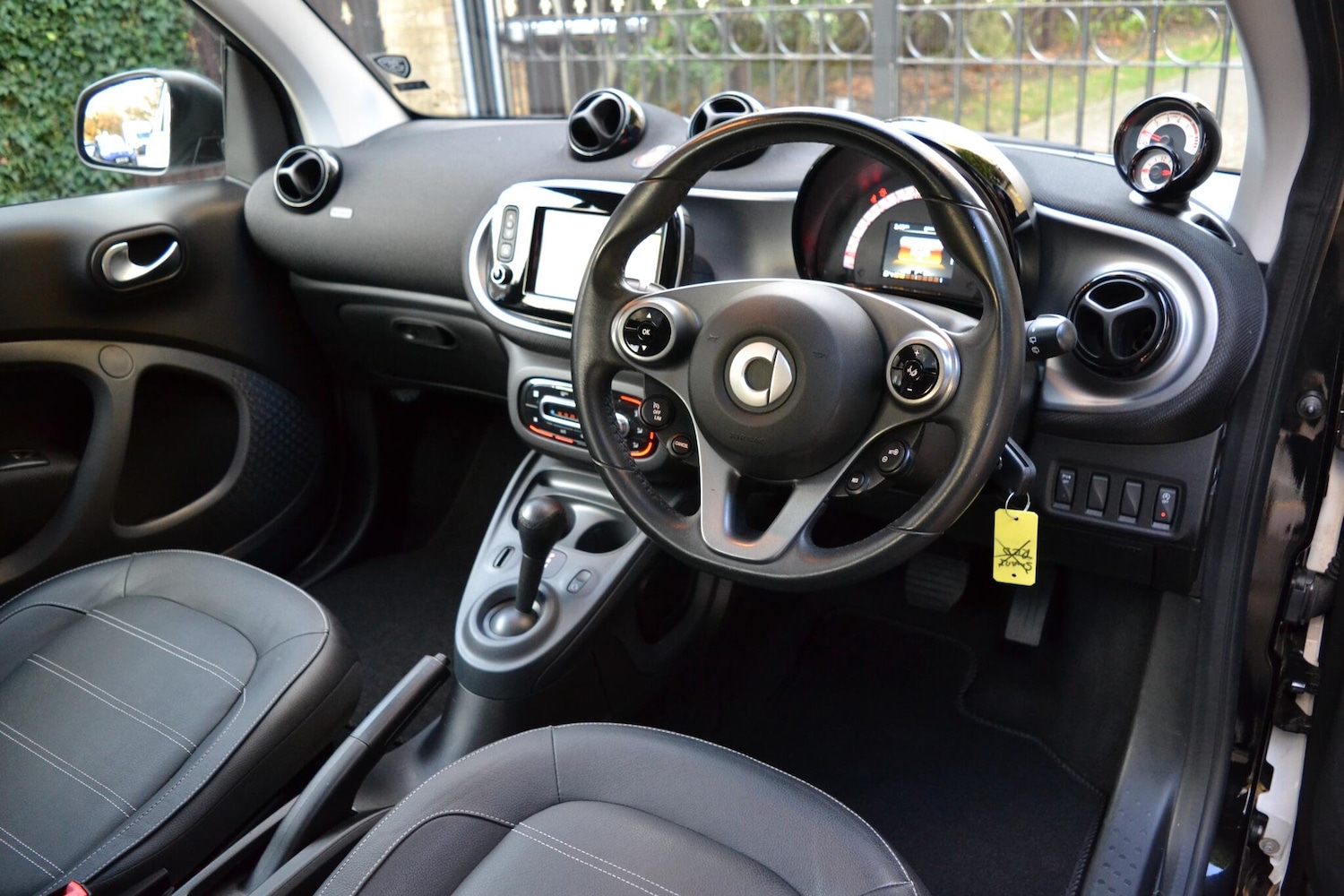 Used smart fortwo 2017 for sale - 76865417: Photo 4