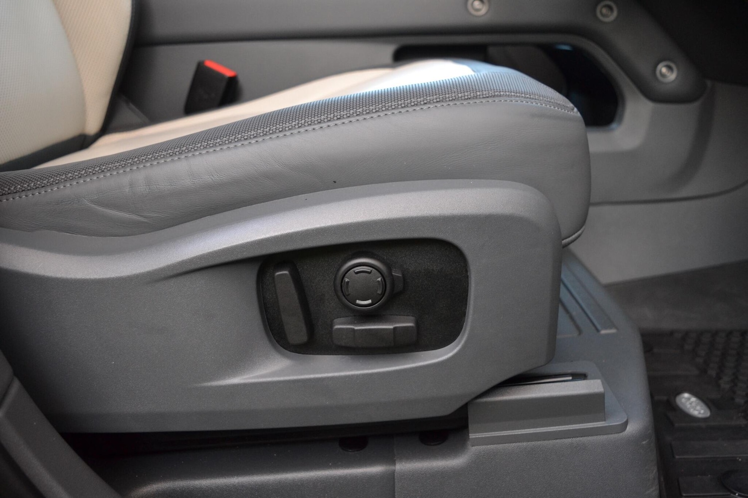 Used Land Rover Defender 110 2023 for sale - 76752771: Photo 14