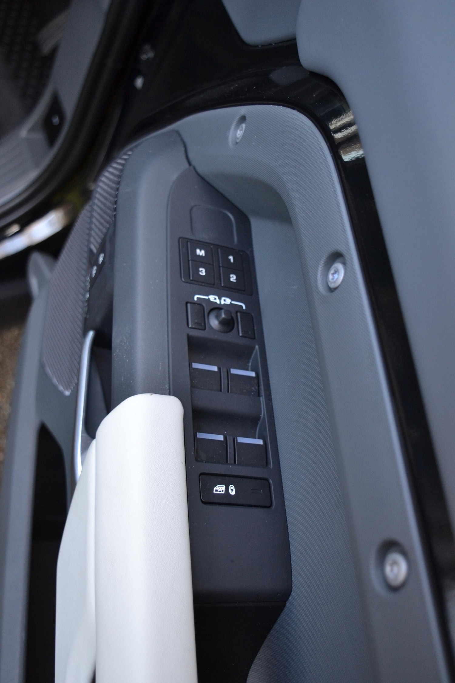 Used Land Rover Defender 110 2023 for sale - 76752771: Photo 16