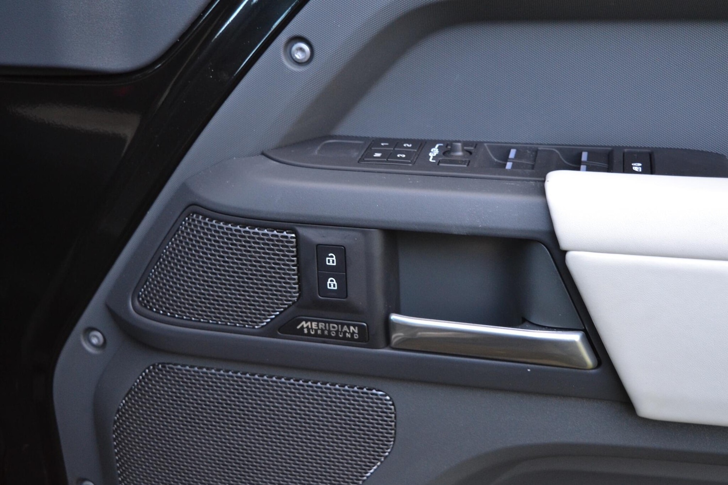 Used Land Rover Defender 110 2023 for sale - 76752771: Photo 17