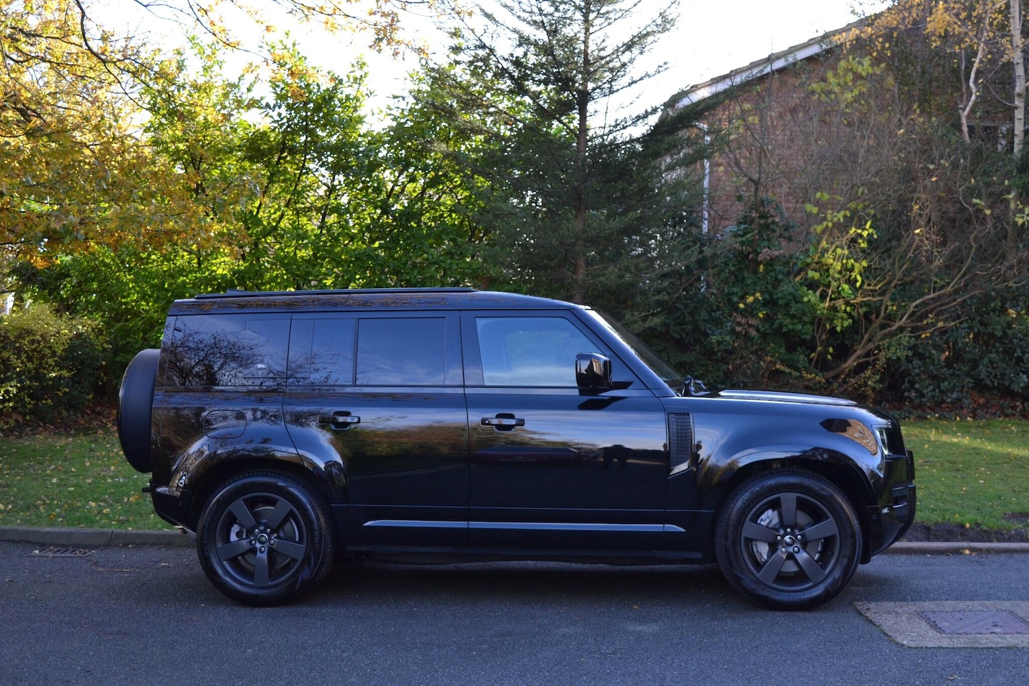 Used Land Rover Defender 110 2023 for sale - 76752771: Photo 2